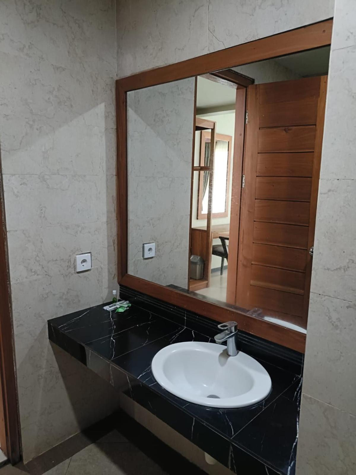 Hastina Hotel Lombok Mataram Kültér fotó